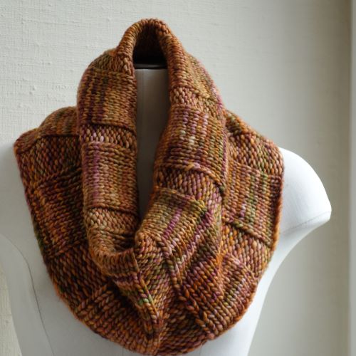 Lovely Free Flount it Cowl pattern by Susan Ashcroft